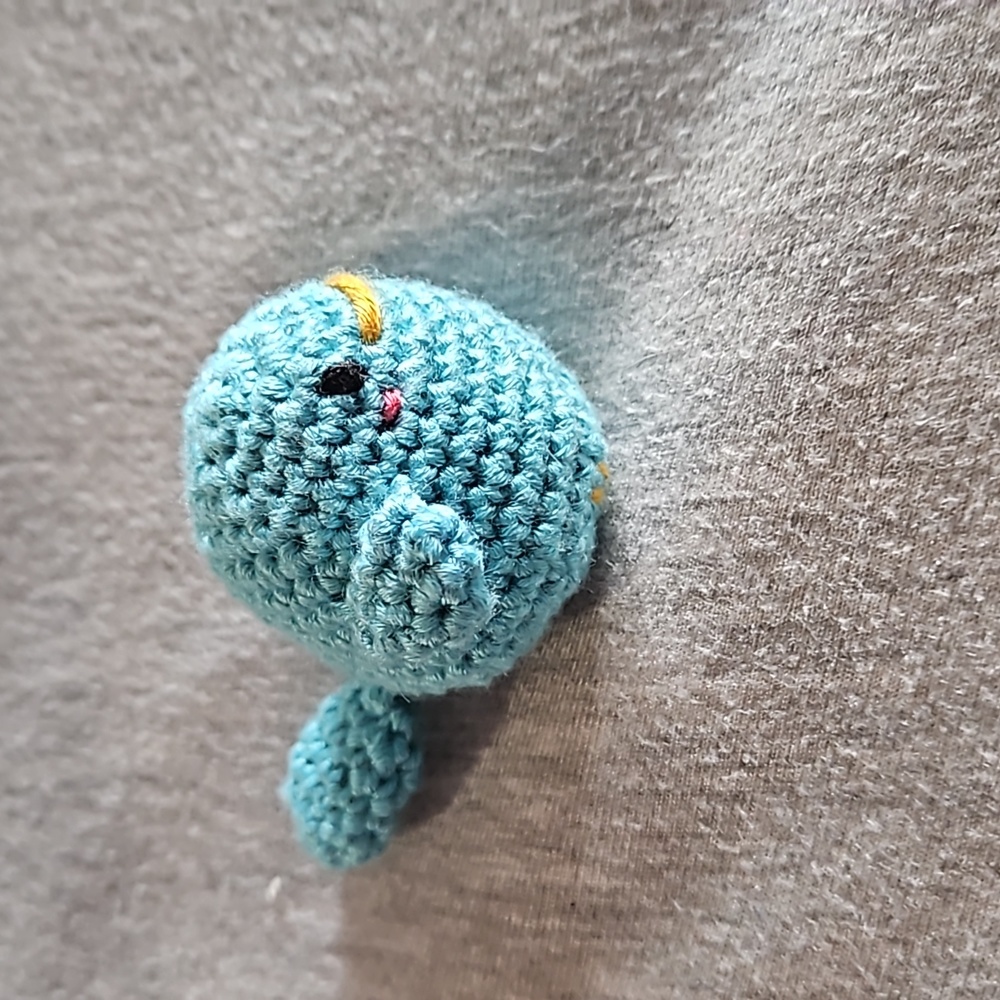 Tiny Blushing Bamboo Crochet Bird - Picture 3 of 5